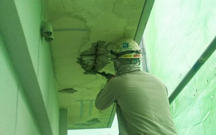 外壁補修、外壁塗装工事の進行状況です。（沖縄県西原町）
