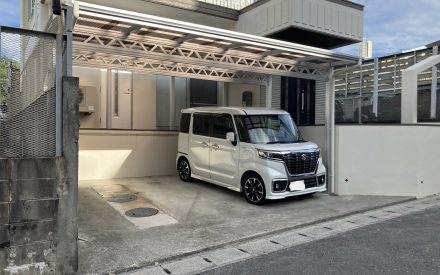 【西原町・エクステリア】アルミカーポートで雨の日も乗り降り楽々♪