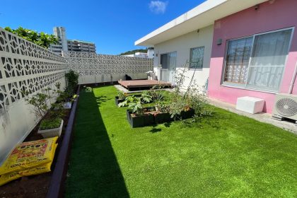 【与那原町・エクステリア】メンテナンスフリーの人工芝で美観を維持！