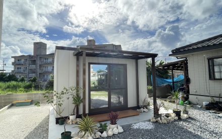 【西原町・エクステリア】アルミテラス屋根で叶える快適な屋外空間